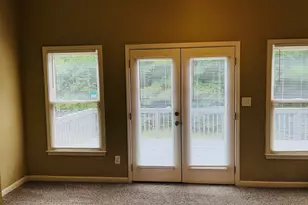 70 Indian Bluff Dr, Sharpsburg, GA 30277 - Photo 9