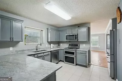 2100 Green Tree Court, Lithonia, GA 30058 - Photo 9