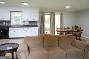 307 Pinewood Dr, Dublin, GA 31021 - Photo 9