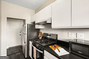 21 Peachtree Memorial Dr NW, Atlanta, GA 30309 - Photo 19