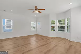 615 E 38th St, Savannah, GA 31401 - Photo 11