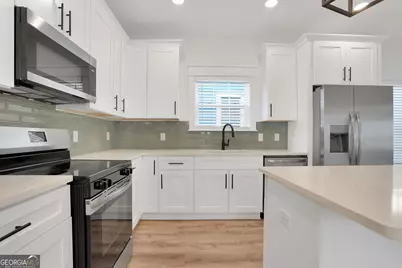 615 E 38th Street, Savannah, GA 31401 - Photo 15