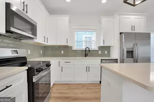 615 E 38th St, Savannah, GA 31401 - Photo 15