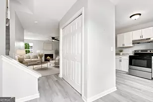 366 N Beach Ct, Riverdale, GA 30274 - Photo 5