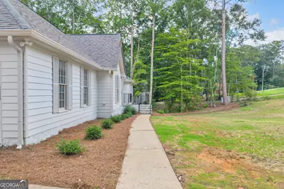 150 Indian Bluff Drive, Sharpsburg, GA 30277 - Photo 9