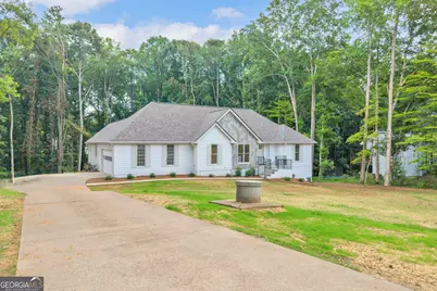 150 Indian Bluff Drive, Sharpsburg, GA 30277 - Photo 3