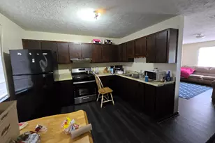 200 Washington St, Barnesville, GA 30204 - Photo 13