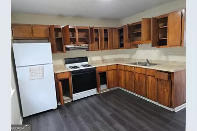 200 Washington Street, Barnesville, GA 30204 - Photo 5