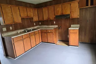 200 Washington St, Barnesville, GA 30204 - Photo 11