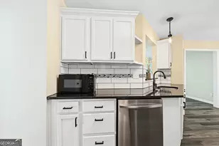 7650 Summit Trail, Riverdale, GA 30274 - Photo 9