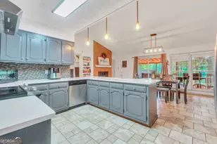 1327 Lakeshore Dr, Griffin, GA 30224 - Photo 17