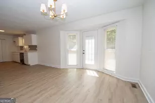 240 Hearthstone Dr W, Newnan, GA 30263 - Photo 9