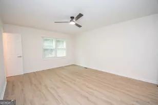 240 Hearthstone Dr W, Newnan, GA 30263 - Photo 21