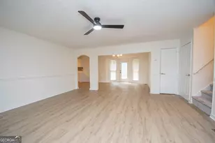 240 Hearthstone Dr W, Newnan, GA 30263 - Photo 3