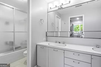 2575 Peachtree Rd NE 2E, Atlanta, GA 30305 - Photo 23
