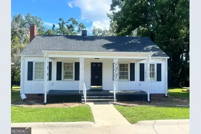 127 W Stuart Avenue, Lyons, GA 30436 - Photo 1