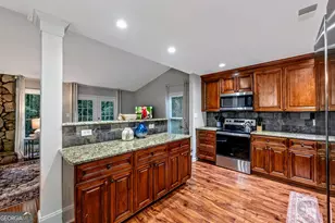 2660 Indian Lake Dr, Marietta, GA 30062 - Photo 9