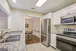 208 Bainbridge Dr, Sandy Springs, GA 30327 - Photo 11