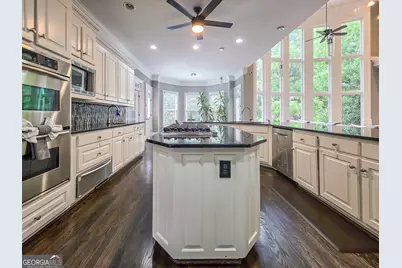 8190 Nesbit Ferry Road, Sandy Springs, GA 30350 - Photo 17