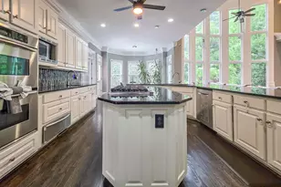 8190 Nesbit Ferry Rd, Sandy Springs, GA 30350 - Photo 17