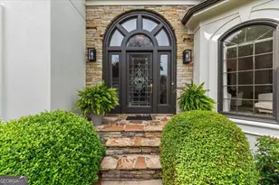 9170 Nesbit Lakes Dr, Alpharetta, GA 30022 - Photo 3