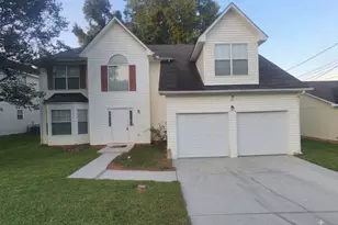 5748 Wellborn Creek Dr, Lithonia, GA 30058 - Photo 1