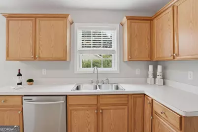 8790 Baycreek Ln, Gainesville, GA 30506 - Photo 5