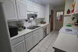 227 Colonial Dr, Baxley, GA 31513 - Photo 9