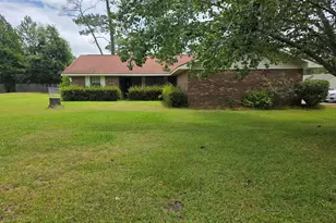 227 Colonial Dr, Baxley, GA 31513 - Photo 3