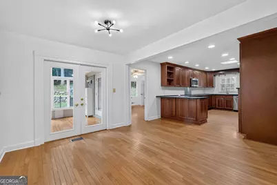 415 Forest Hills Drive, Sandy Springs, GA 30342 - Photo 9