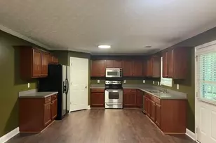 5861 Fairington Farms Ln, Lithonia, GA 30038 - Photo 7
