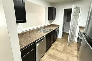 10201 Fairington Ridge Cir, Lithonia, GA 30038 - Photo 5
