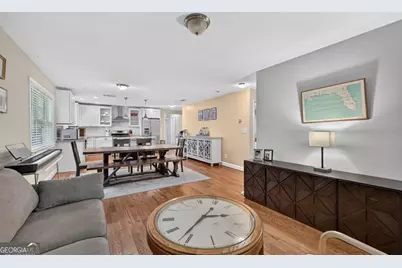 1882 Cambria Avenue NW, Atlanta, GA 30318 - Photo 3