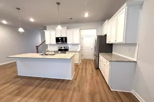 401 Lanier Cir, Woodstock, GA 30189 - Photo 7