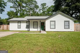 300 Village Dr, Woodbine, GA 31569 - Photo 1