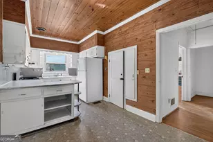 365 W Johnston St, Forsyth, GA 31029 - Photo 17