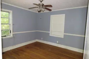 328 Taylor St, Barnesville, GA 30204 - Photo 9