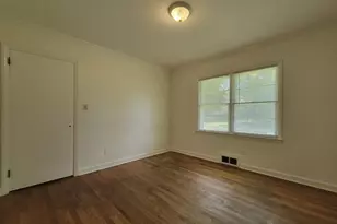 226 James St, Winder, GA 30680 - Photo 7