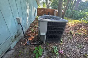 812 E 1st St, Midway, GA 31320 - Photo 5