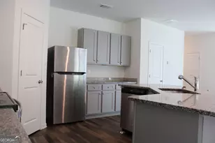 9220 Golfview Cir, Covington, GA 30014 - Photo 5