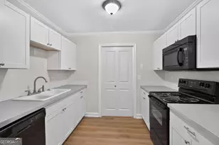 2141 Valley Oaks Dr SE, Smyrna, GA 30080 - Photo 9