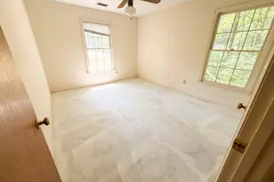 608 Ginger Cir, Lagrange, GA 30240 - Photo 9