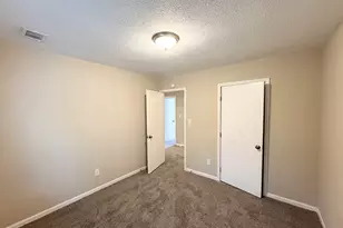 1061 Mainstreet Lake Dr, Stone Mountain, GA 30088 - Photo 15