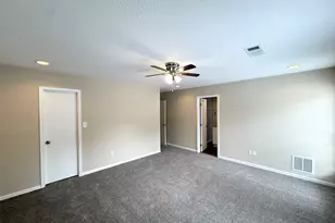 1061 Mainstreet Lake Dr, Stone Mountain, GA 30088 - Photo 21