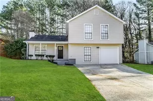 1061 Mainstreet Lake Dr, Stone Mountain, GA 30088 - Photo 1