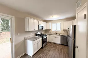 1061 Mainstreet Lake Dr, Stone Mountain, GA 30088 - Photo 9