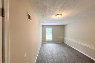 1061 Mainstreet Lake Dr, Stone Mountain, GA 30088 - Photo 11