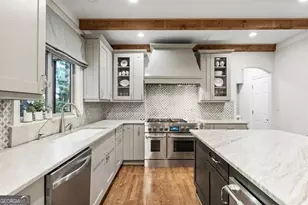 2640 Coachmans Cir, Roswell, GA 30022 - Photo 17