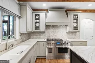 2640 Coachmans Cir, Roswell, GA 30022 - Photo 19