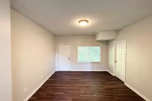 5753 3 Lakes Dr, Atlanta, GA 30349 - Photo 9